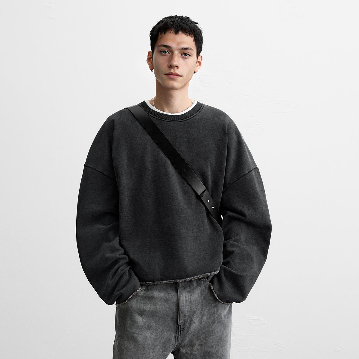 VBOY Washed Cropped Sweatshirt