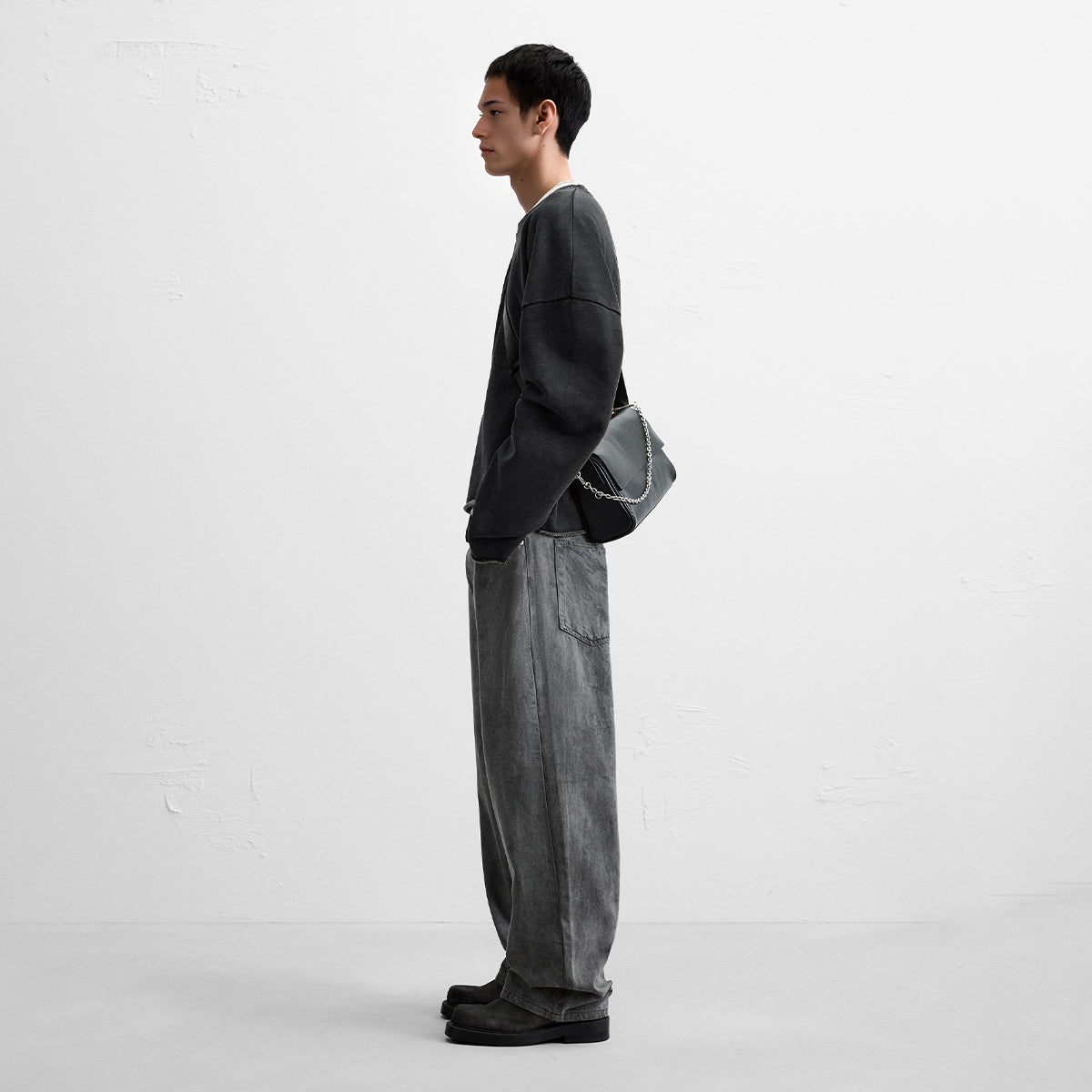 VBOY Washed Cropped Sweatshirt